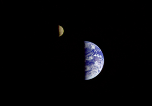 image credit: NASA; <a href="http://www.nasa.gov/multimedia/imagegallery/image_feature_601.html" target="_blank">image source</a>; <a href="http://www.physicstogo.com/images/features/EarthMoonVlarge12-06-07.jpg" target="_blank">larger image</a>